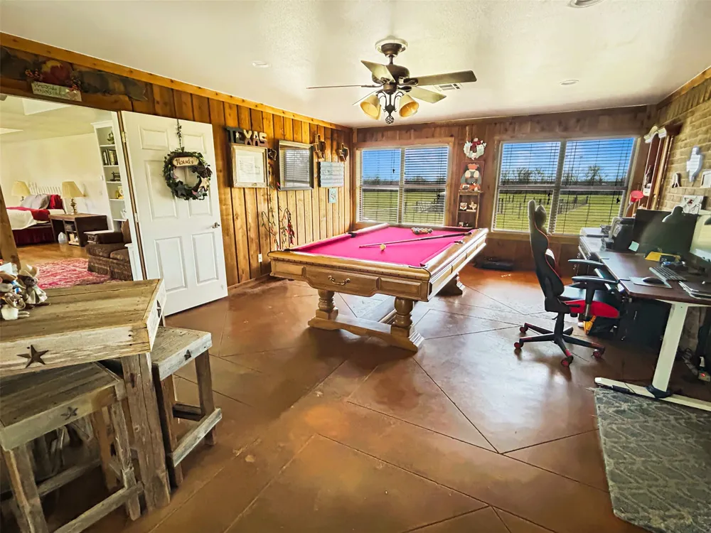 903 Hoover Avenue Cameron, TX 76520