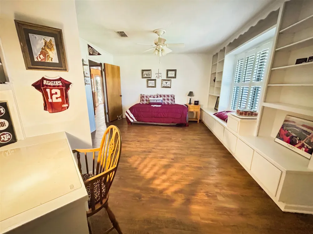 903 Hoover Avenue Cameron, TX 76520