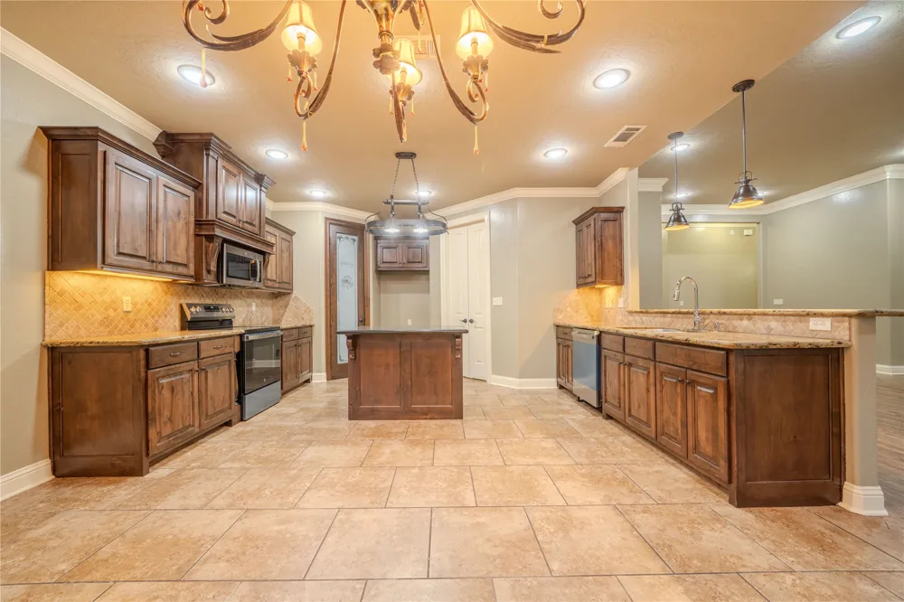 2114 W Hawkins Parkway Longview, TX 75605