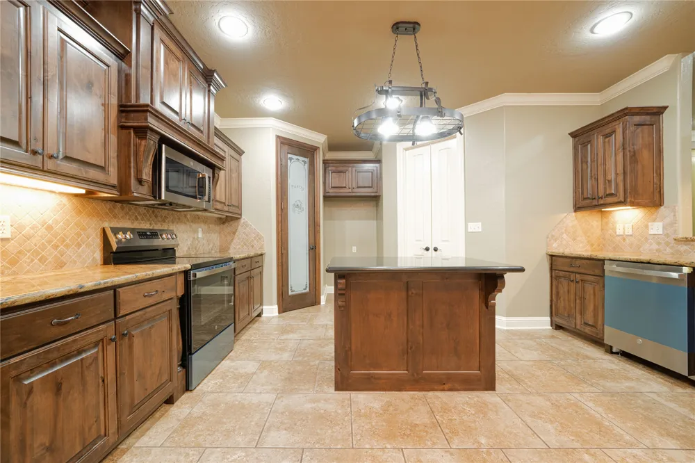 2114 W Hawkins Parkway Longview, TX 75605