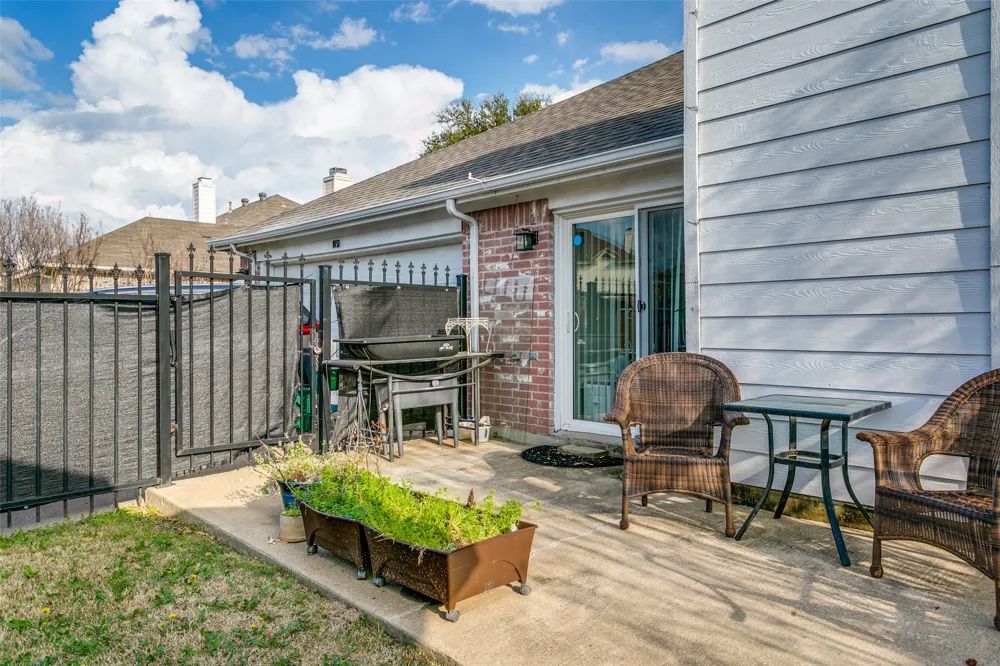 1051 Summit Park Lewisville, TX 75077
