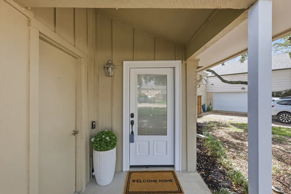 3718 Wooded Creek Drive Farmers Branch, TX 75244