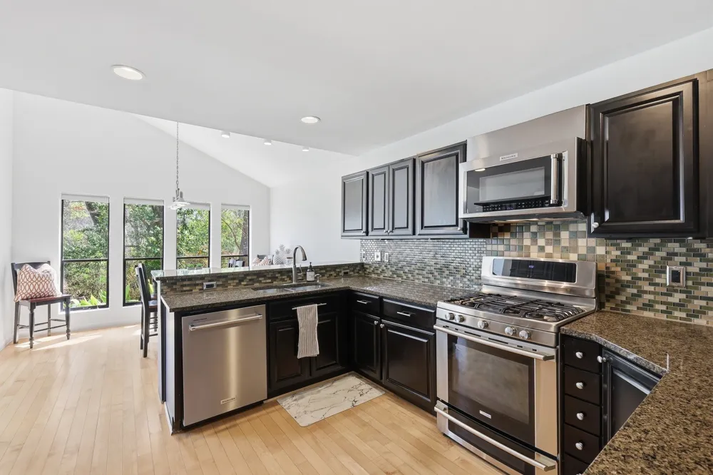3718 Wooded Creek Drive Farmers Branch, TX 75244