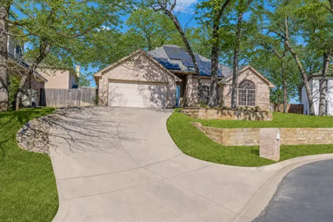 905 Forest Hollow Drive