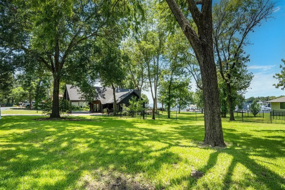 162 Lake Drive Enchanted Oaks, TX 75156