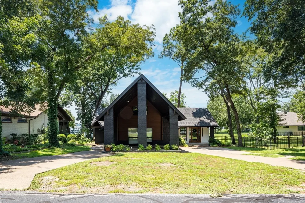 162 Lake Drive Enchanted Oaks, TX 75156