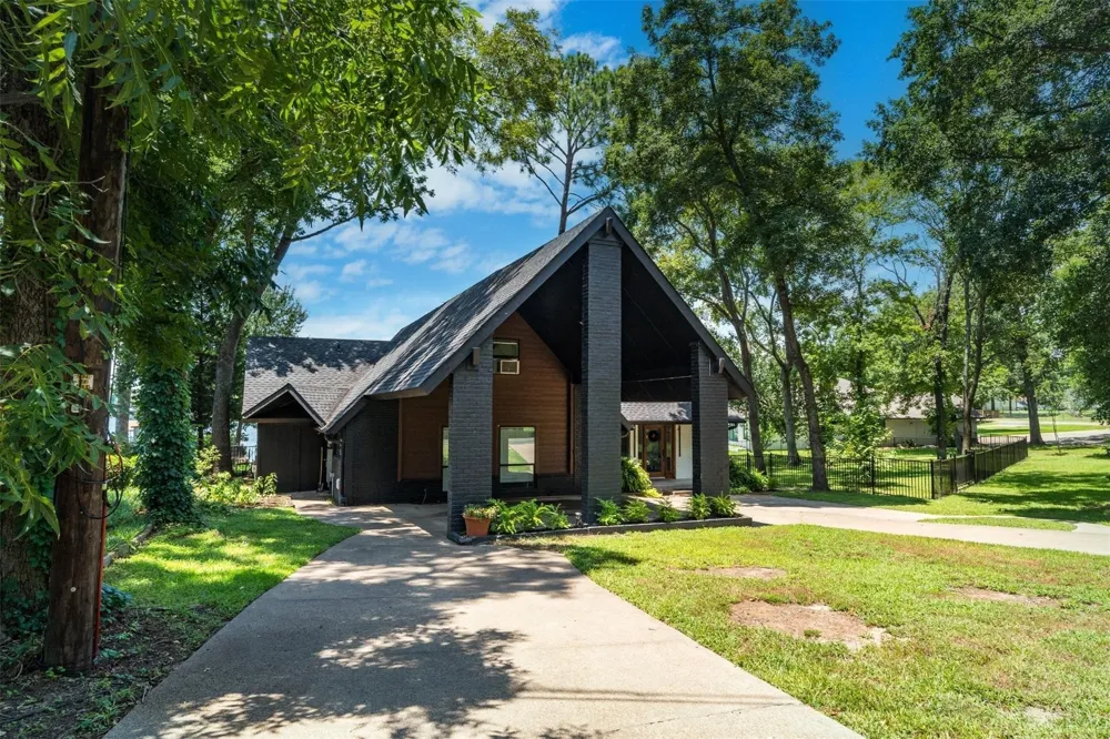 162 Lake Drive Enchanted Oaks, TX 75156