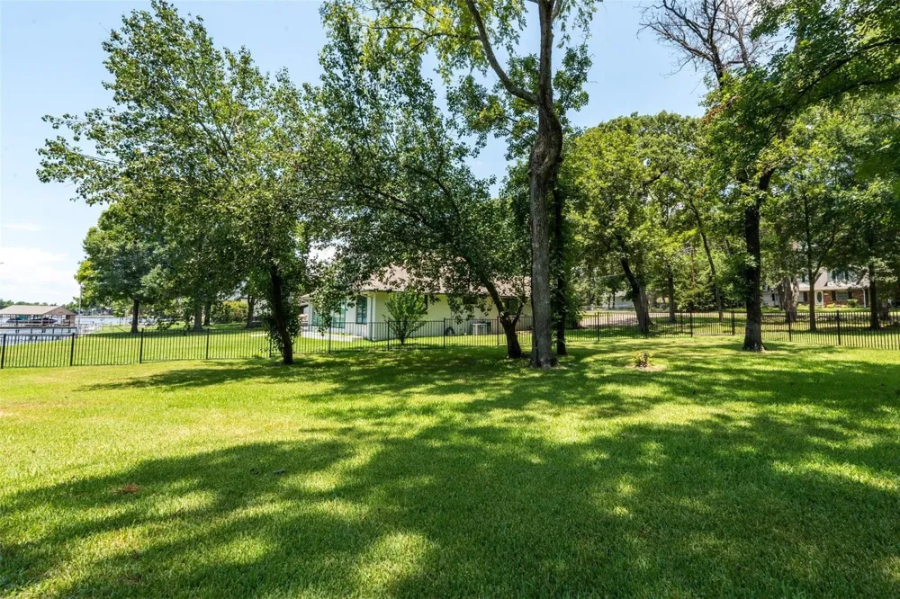 162 Lake Drive Enchanted Oaks, TX 75156