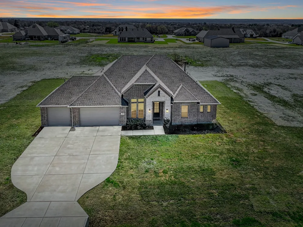 209 Basalt Lane Reno, TX 76020