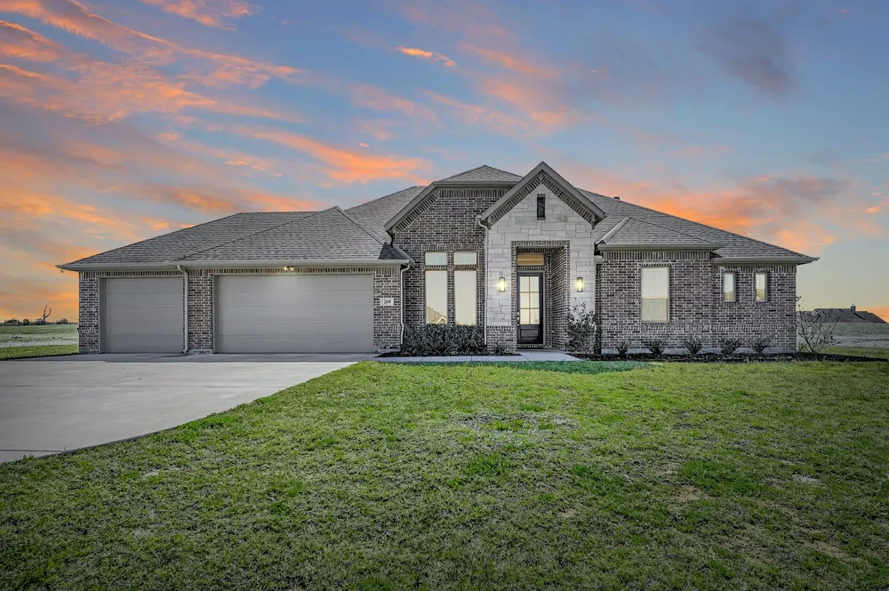 209 Basalt Lane Reno, TX 76020