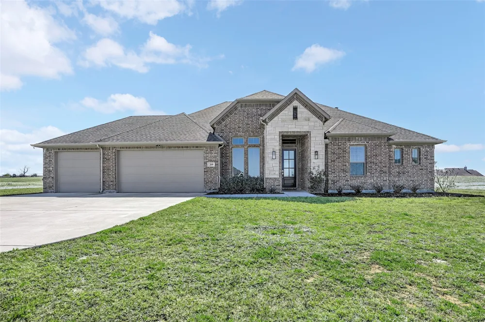 209 Basalt Lane Reno, TX 76020