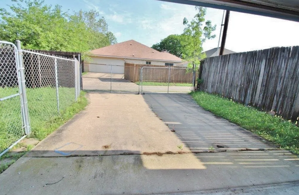 1019 Cedar Run Drive Duncanville, TX 75137