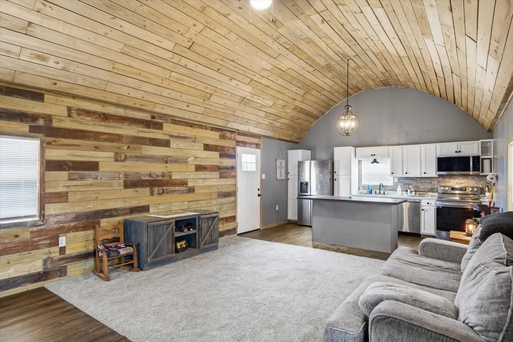20675 County Road 3411 Chandler, TX 75758