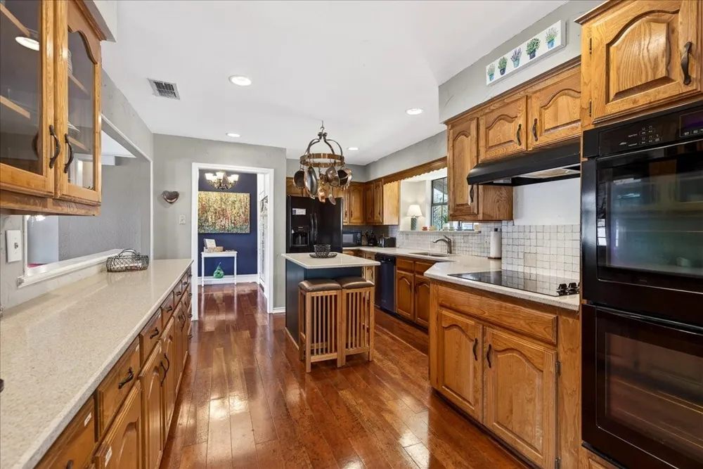 125 Lark Drive Enchanted Oaks, TX 75156