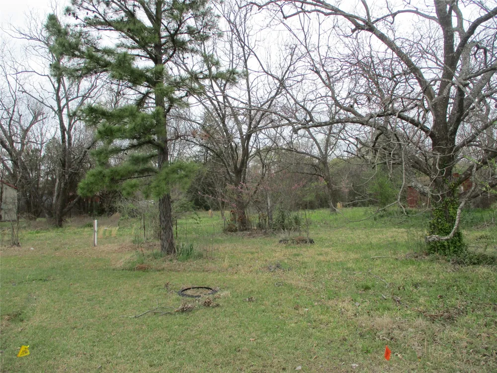 522 E QUITMAN STREET Emory, TX 75440