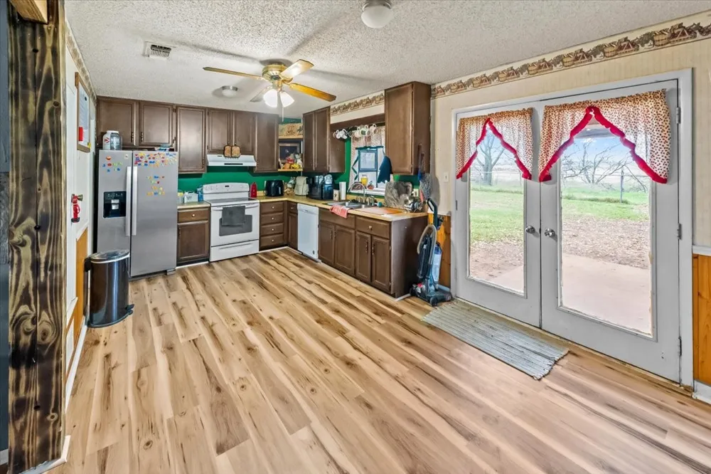 600 S Colorado Street Whitney, TX 76692