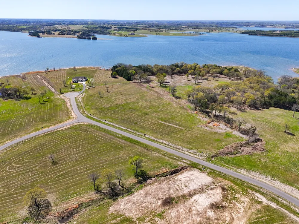 330 Lakewood Lane Honey Grove, TX 75446