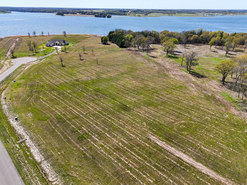 330 Lakewood Lane Honey Grove, TX 75446