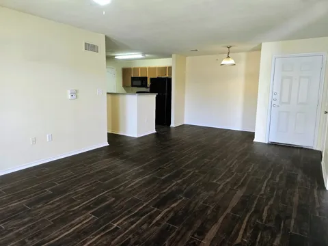 1001 Redwood Avenue