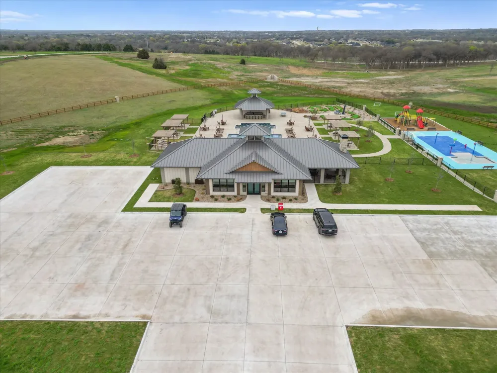 Bovine Court Oak Leaf, TX 75154
