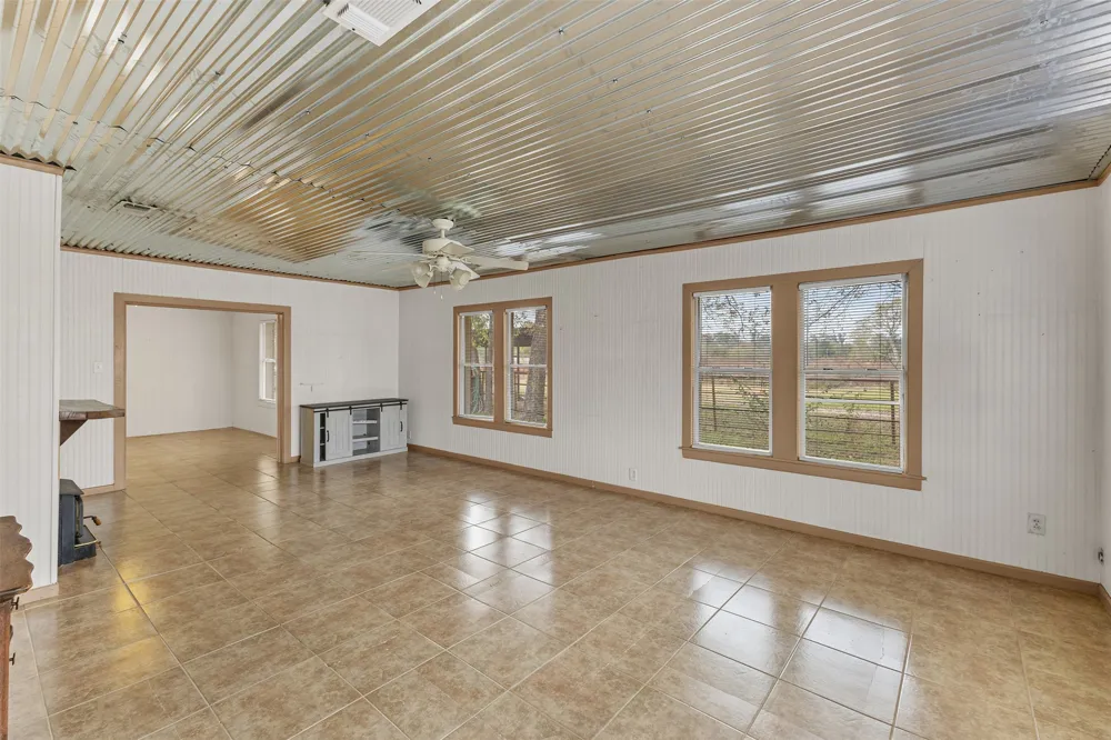 195 County Road 852 Donie, TX 75838