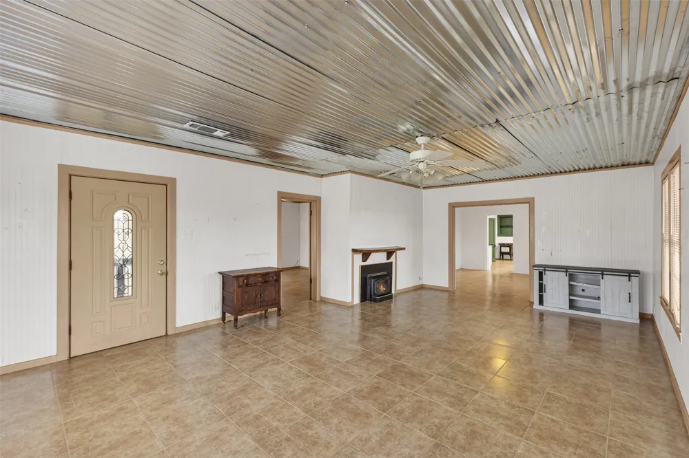 195 County Road 852 Donie, TX 75838