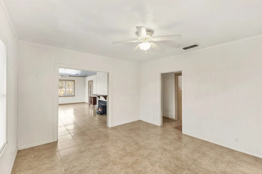 195 County Road 852 Donie, TX 75838