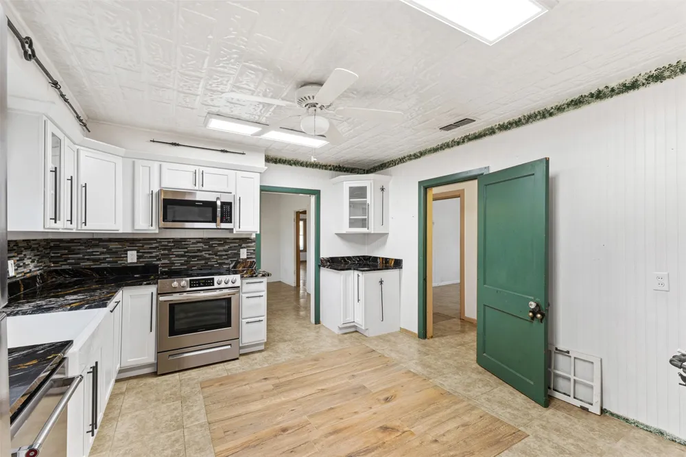 195 County Road 852 Donie, TX 75838