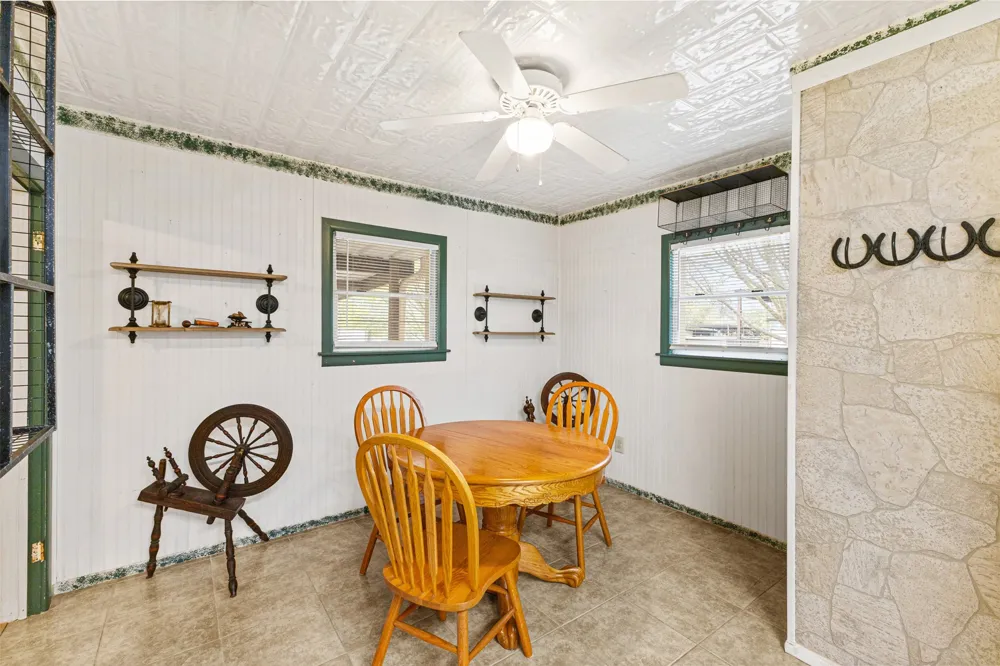 195 County Road 852 Donie, TX 75838