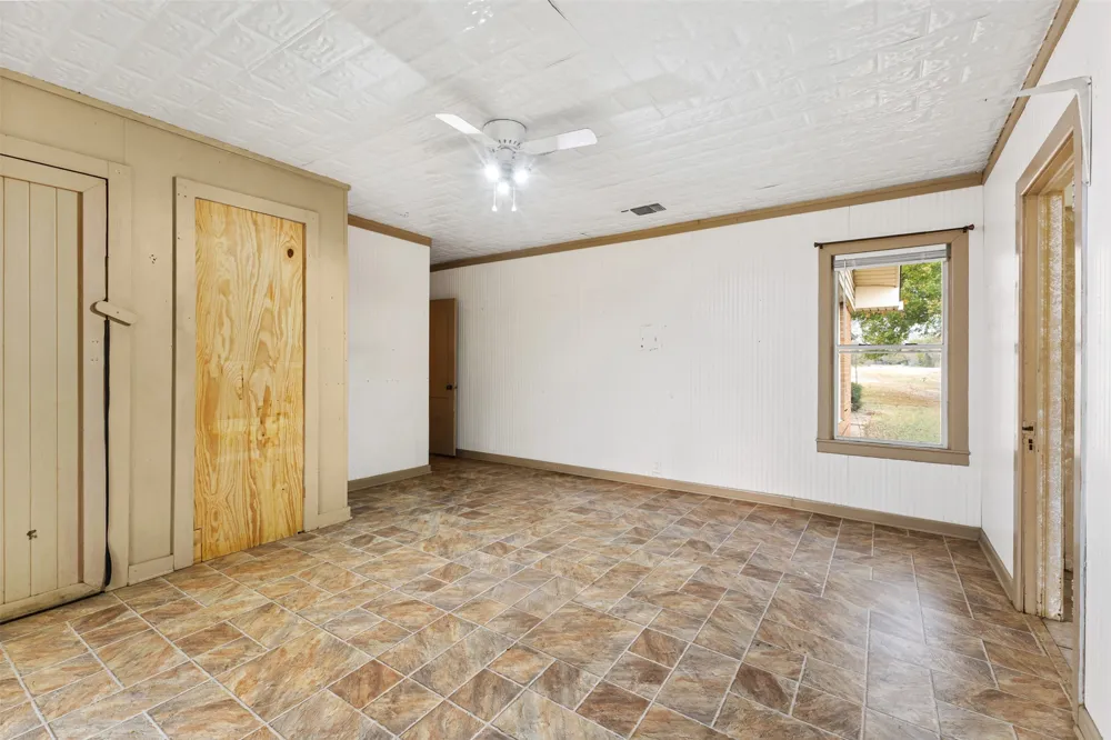 195 County Road 852 Donie, TX 75838