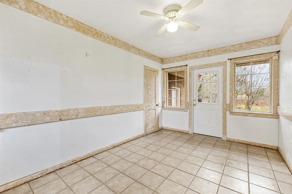 195 County Road 852 Donie, TX 75838