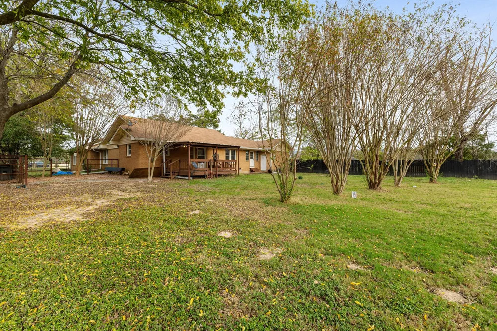 195 County Road 852 Donie, TX 75838