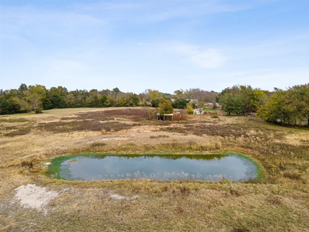 195 County Road 852 Donie, TX 75838