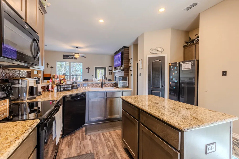 8676 State Highway 19 Edgewood, TX 75117