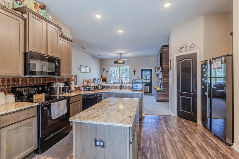 8676 State Highway 19 Edgewood, TX 75117