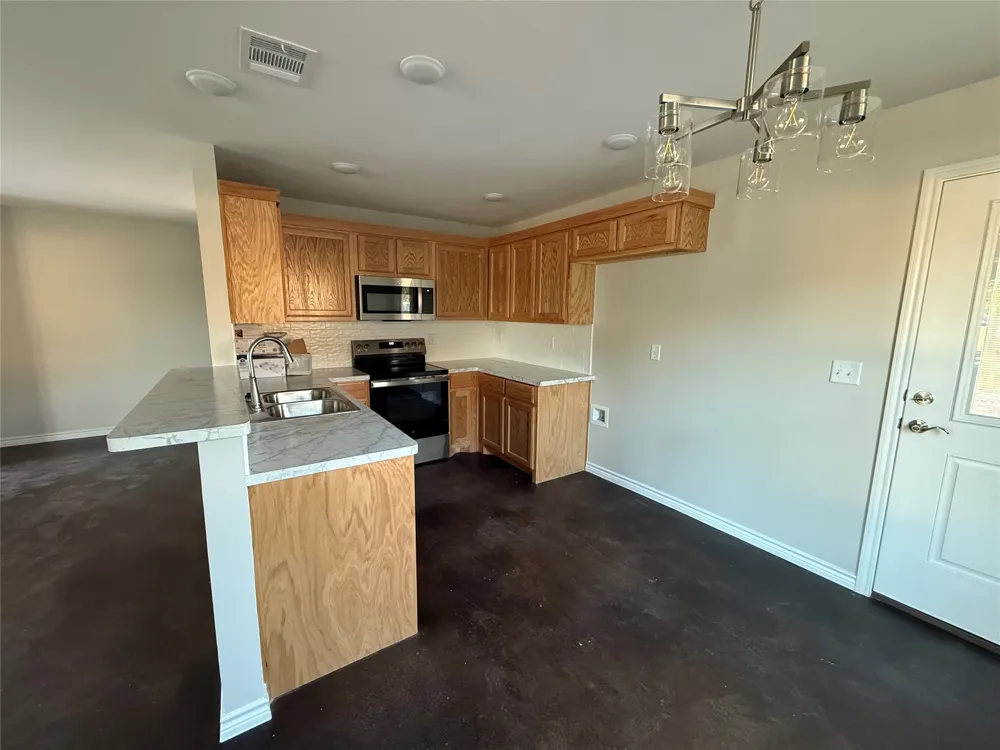 1710 E Avenue J Lampasas, TX 76550