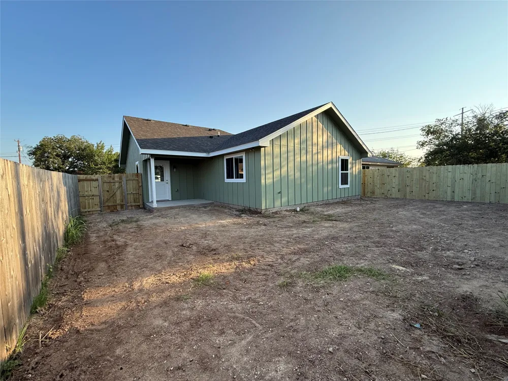 1710 E Avenue J Lampasas, TX 76550