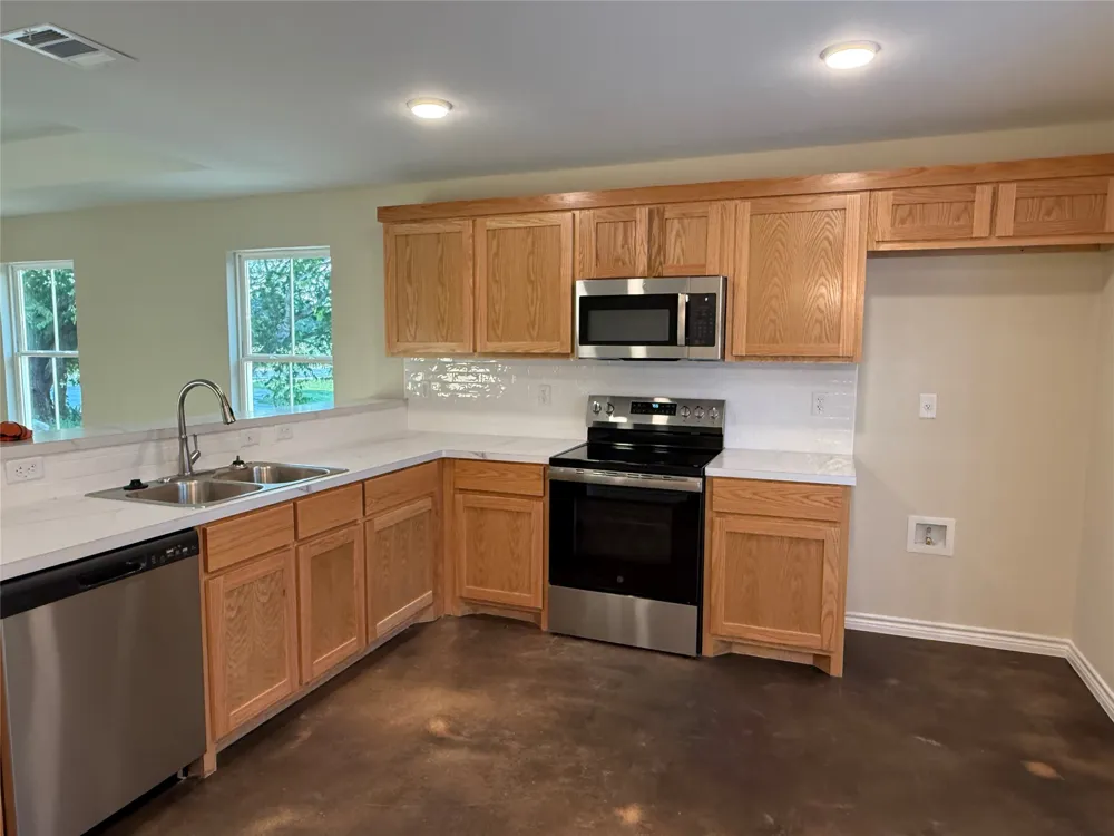 1710 E Avenue J Lampasas, TX 76550