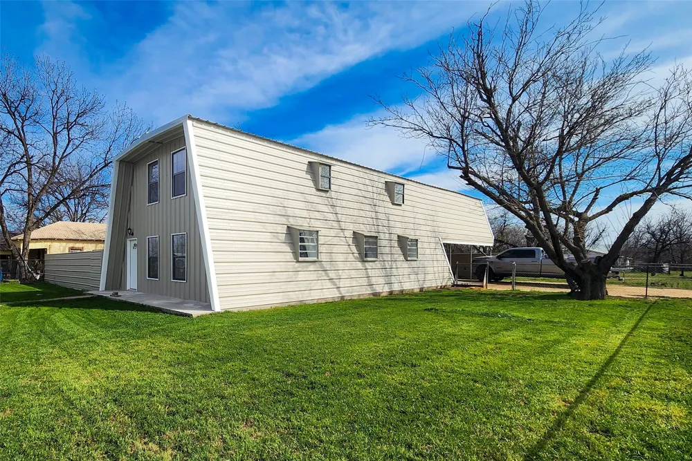 401 E Pierce Street Winters, TX 79567