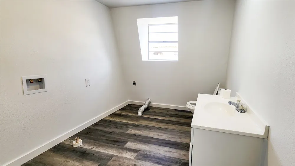 401 E Pierce Street Winters, TX 79567