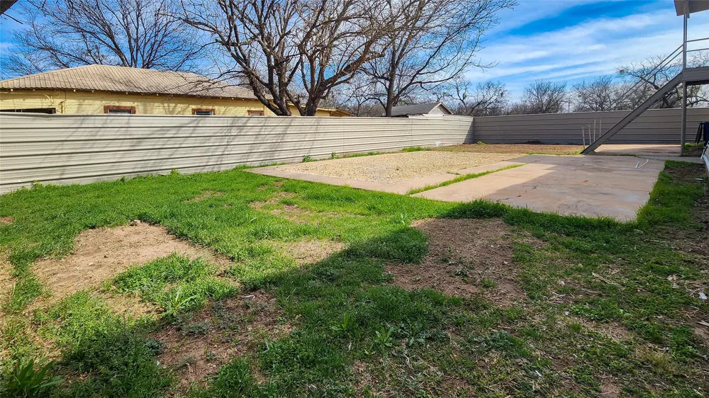 401 E Pierce Street Winters, TX 79567