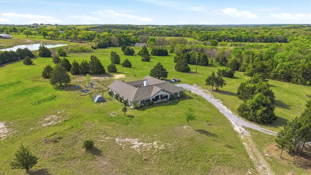 1959 Marlow Road Bells, TX 75414