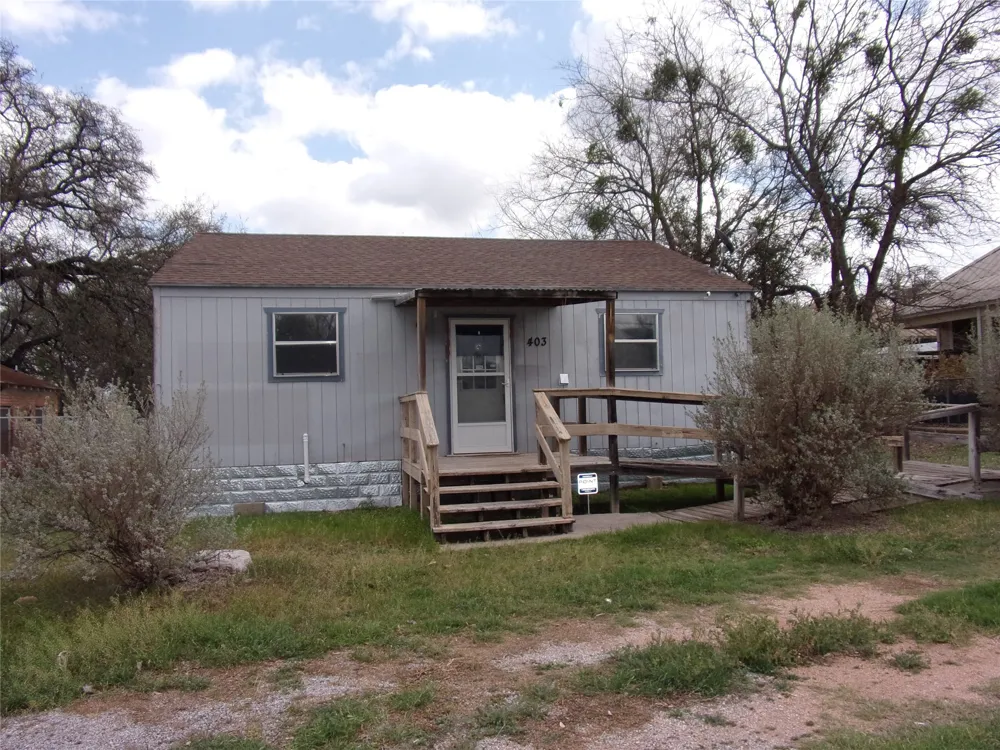 403 S Live Oak Street San Saba, TX 76877