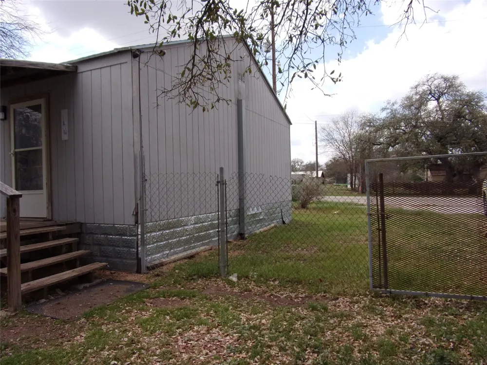403 S Live Oak Street San Saba, TX 76877