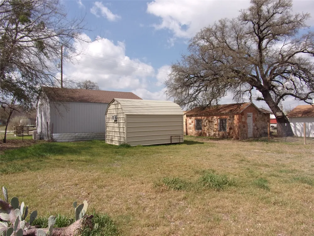 403 S Live Oak Street San Saba, TX 76877