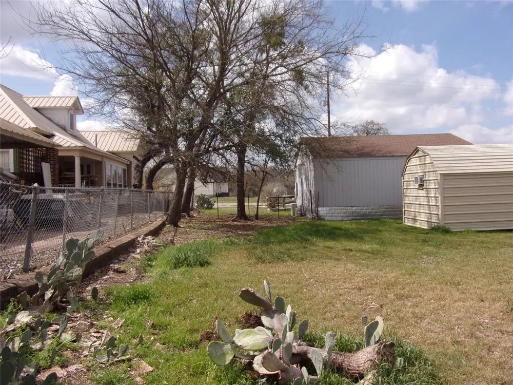 403 S Live Oak Street San Saba, TX 76877