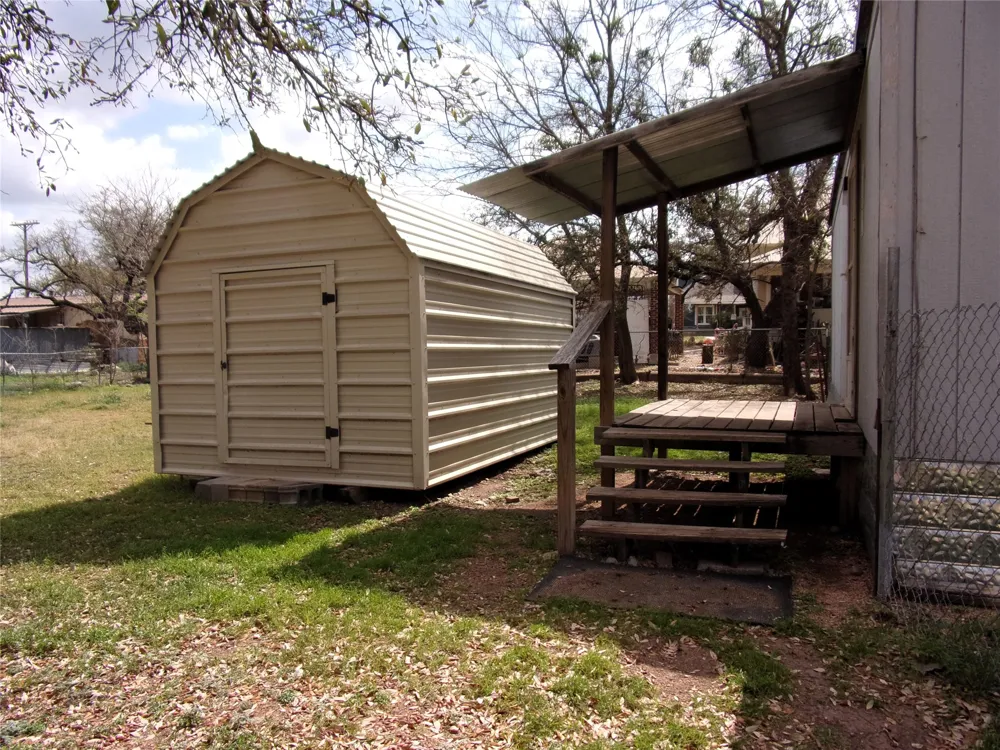 403 S Live Oak Street San Saba, TX 76877