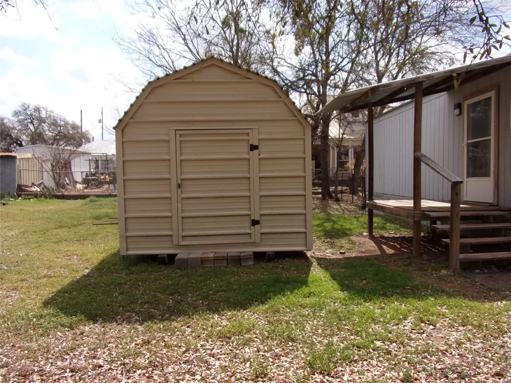 403 S Live Oak Street San Saba, TX 76877