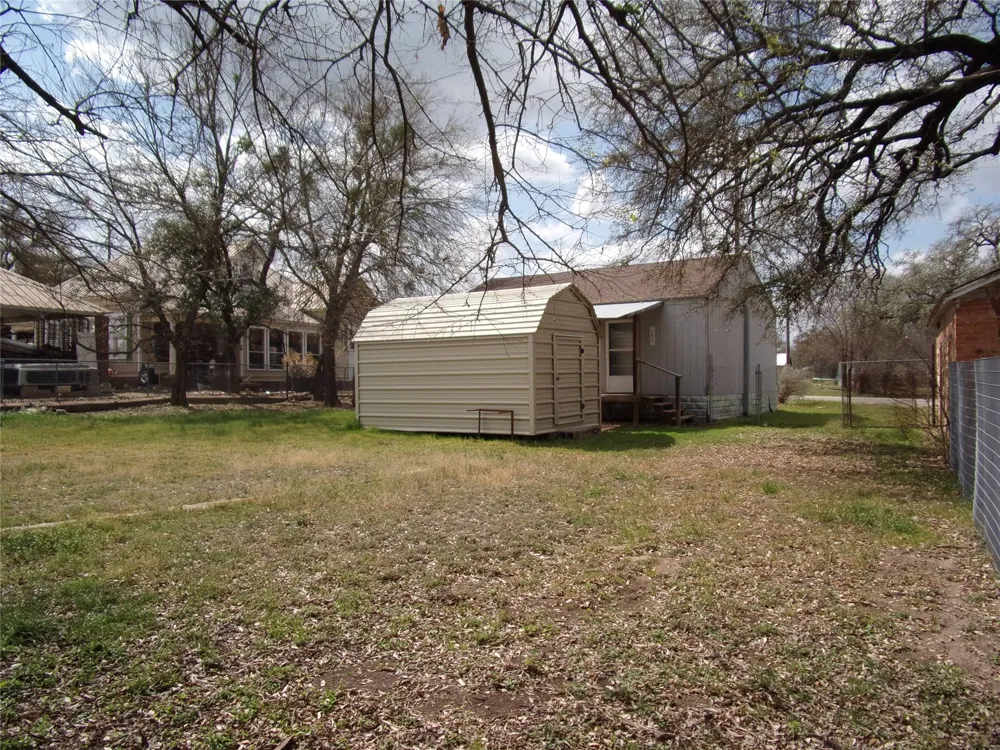 403 S Live Oak Street San Saba, TX 76877
