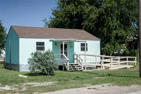403 S Live Oak Street
